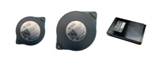 新型「ZETag®」ラインナップ　左から標準版、RFID搭載版、GPS搭載版　 © TOPPAN INC.