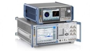R&S CMW500ワイドバンド無線機テスタとR&S SMBV100B GNSSシミュレータによって、3GPPのNTN テスト用に衛星基地局をエミュレートします。